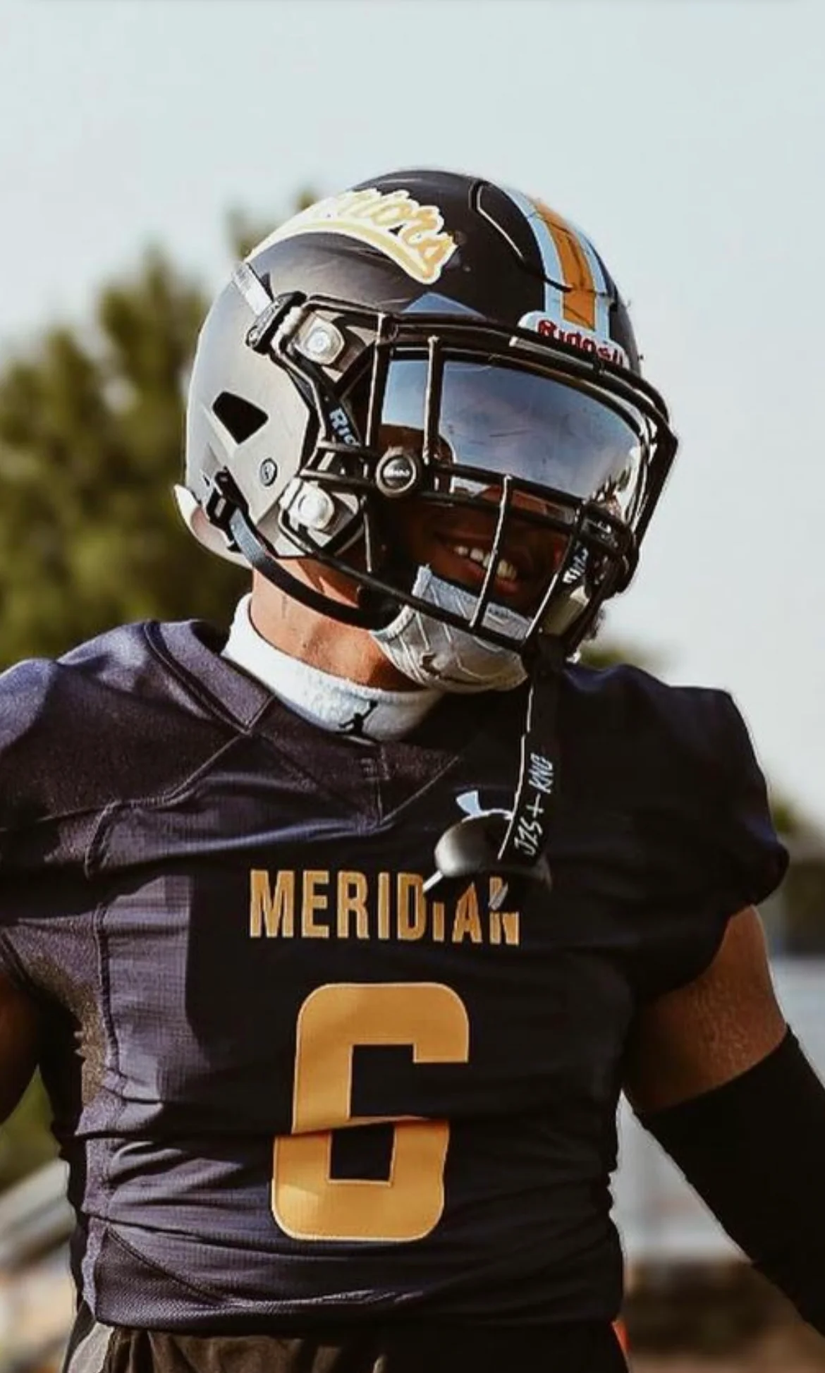 Jesus is King Rivel Airflow Football Mouthguard - Image 3