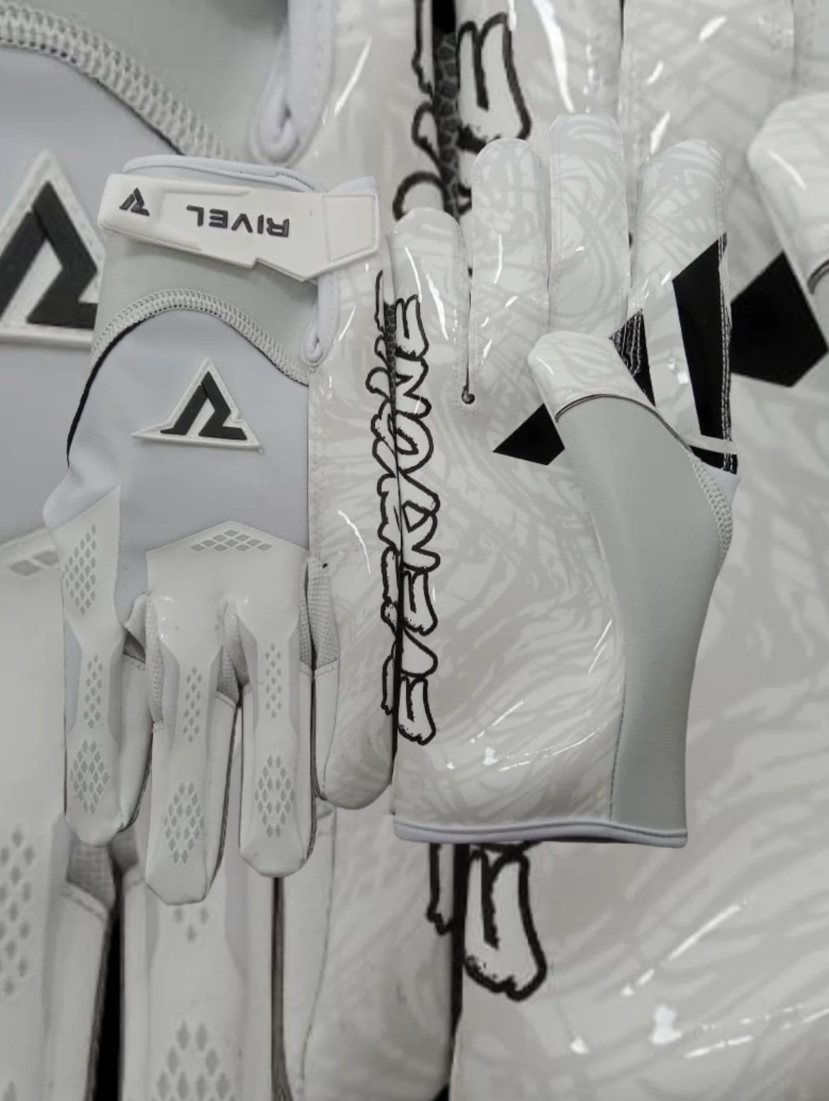 Savage EVRY1 Football Gloves - Image 9